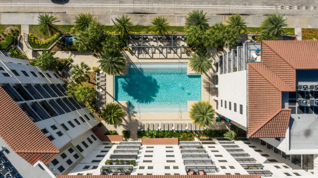 Drone view of the pool at 2ayshore south tampa apartments 004