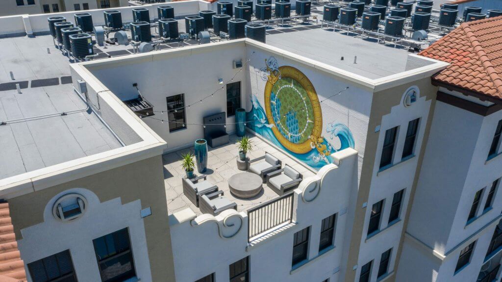 rooftop lounge at 2bayshore luxury apartments tampa